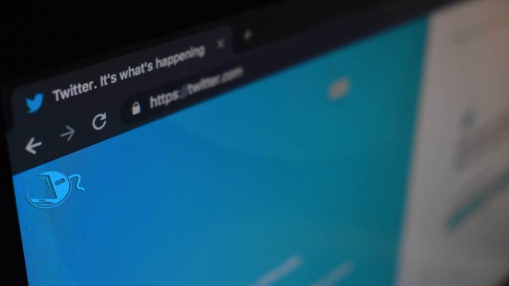 Twitter تقدّم تنبيه "القراءة قبل إعادة التغريد" لجميع المستخدمين