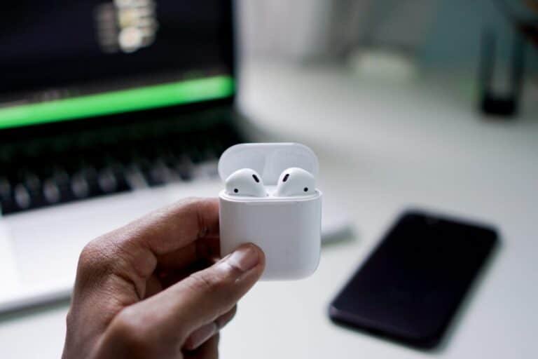 كيفية توصيل EarPods بجهاز كمبيوتر أو لابتوب