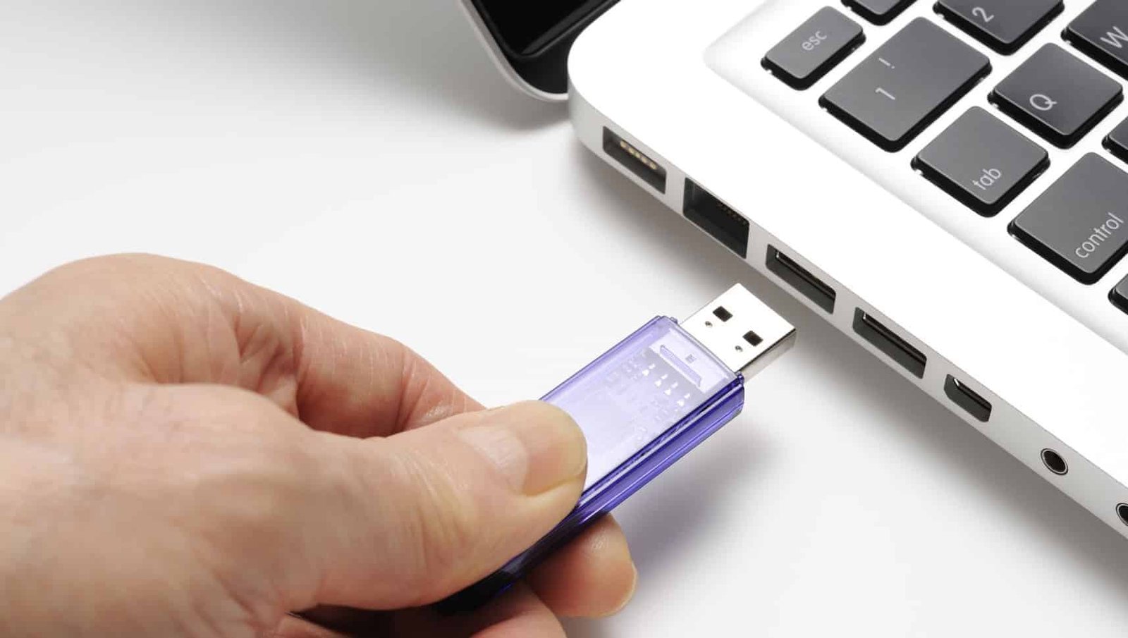 الملفات لا تظهر على محرك أقراص USB 